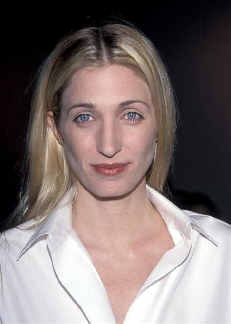 carolyn bessette kennedy make up.